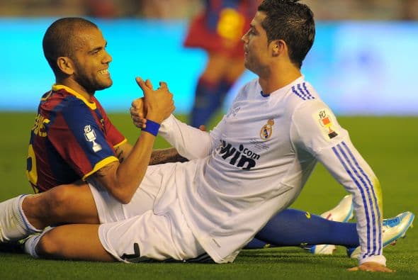 En algunas jugadas, más que reclamos, los jugadores ya sólo se reían. Pasaron más tiempo tirados en el césped que con el balón en los pies.