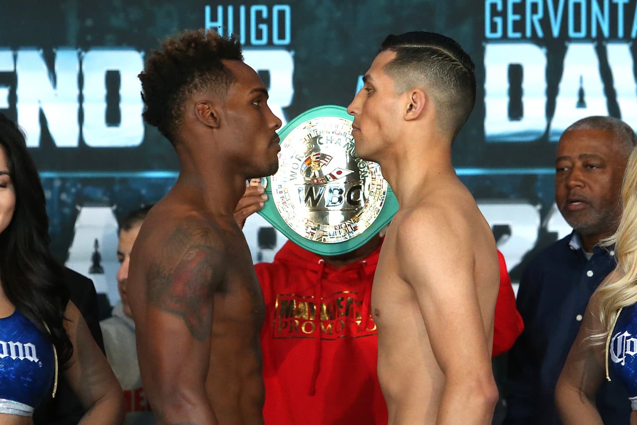En la pelea coestelar, Jermall Charlo no tuvo piedad de Hugo Centeno, a quien derrotó en dos asaltos. Tras el pleito, Charlo expresó su deseo de enfrentar a Gennady Golovkin este año.