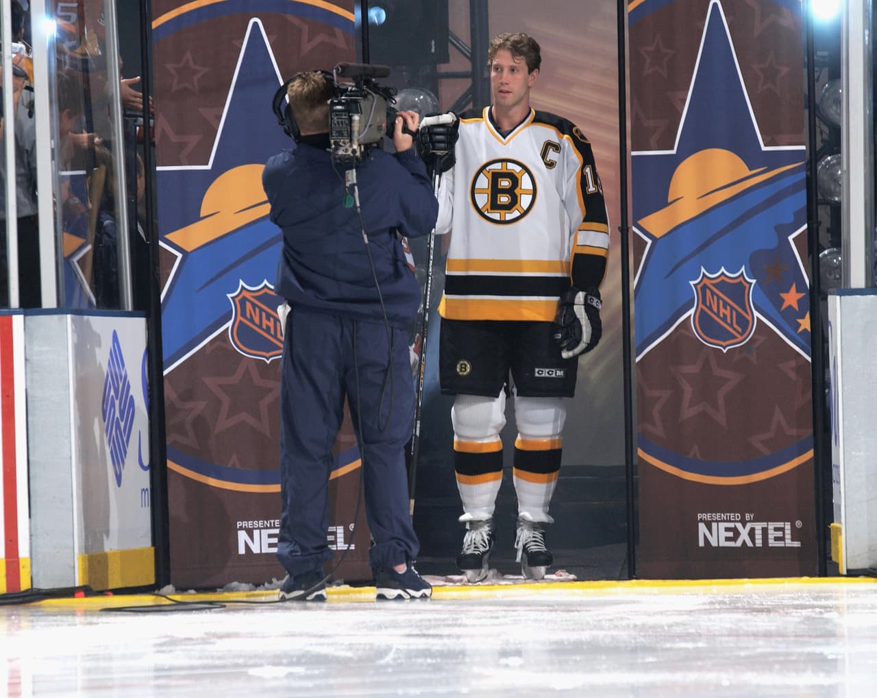 <b>Joe Thornton. </b>El jugador nacido en Ontario, Canadá, debutó en la National Hockey League en 1997 con los Boston Bruins, el cual fue su equipo hasta 2005.