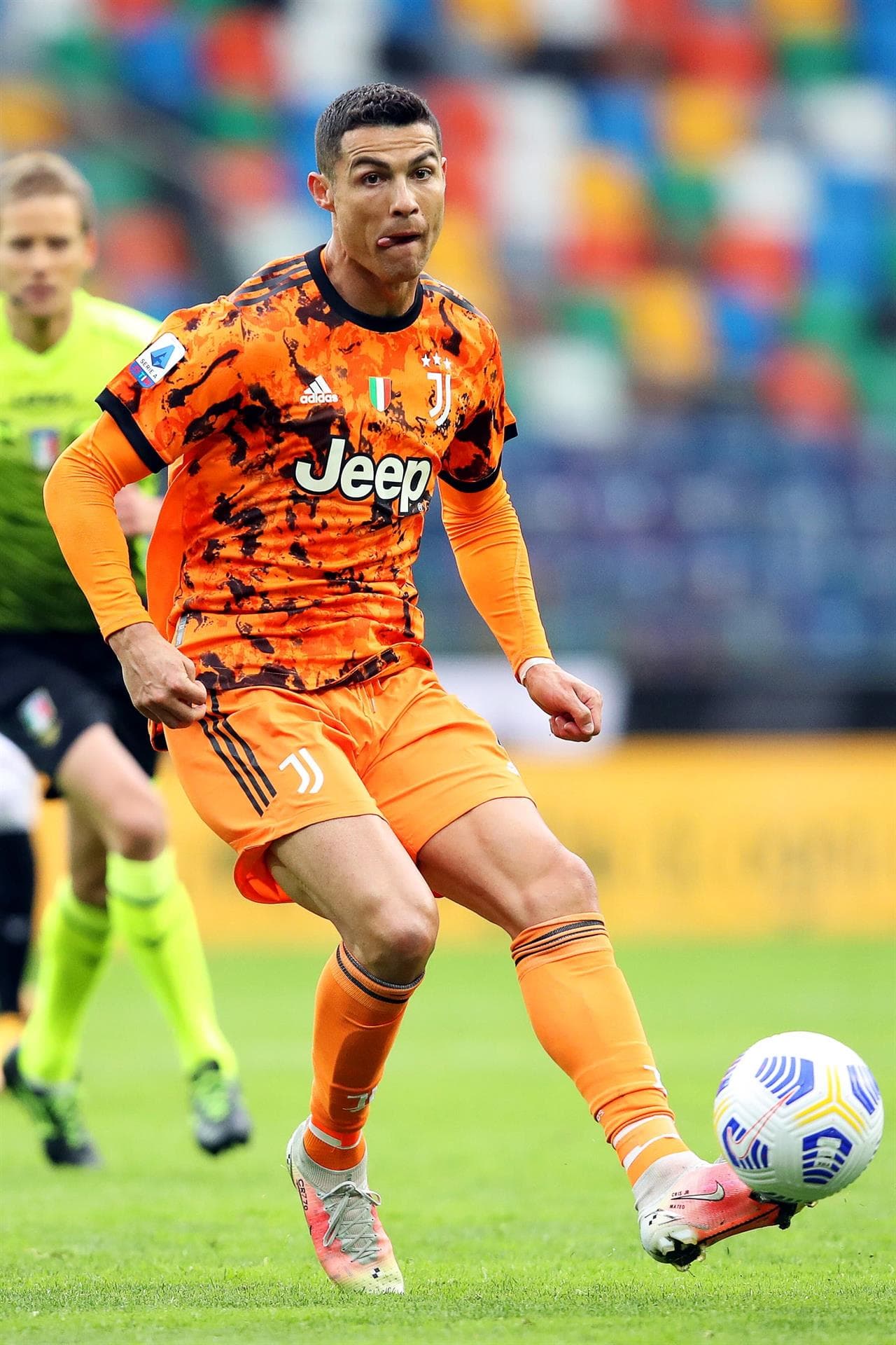 Juventus remonta y gana al Udinense con doblete de Cristiano Ronaldo de último minuto en Udine, durante la Jornada 34 en la Serie A. Nahuel Molina le daba la ventaja a los locales al minuto 10, pero fue el astro portugués quien igualó el marcador al minuto 87 y al 89 le dio la victoria a la Vecchia Signora.