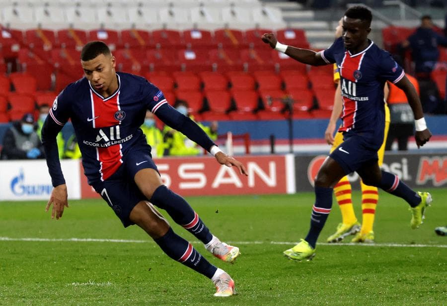 Paris Saint-Germain deja fuera al Barcelona de la UEFA Champions League. Desde el 2007 que el equipo culé no quedaba fuera de la ronda de Octavos de Final. Con marcador global de 5-2, los de Pochettino avanzan a Cuartos de Final. Mbappé fue el autor de primer gol de los parisinos por penal. Lionel Messi anotó para los suyos pero no fue suficiente.