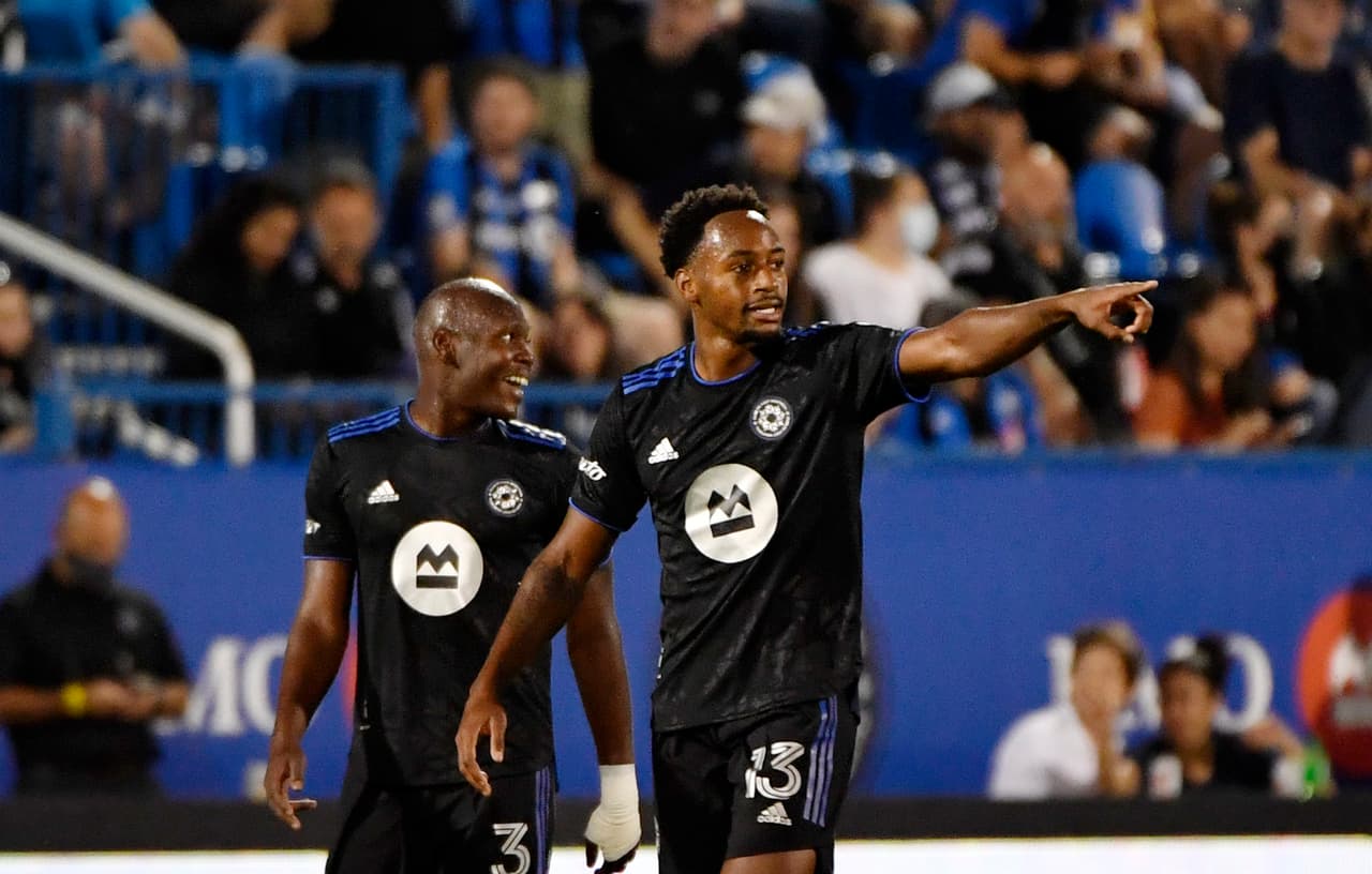 Maso Toye celebr´o así su tanto para el equipo local.
<br>