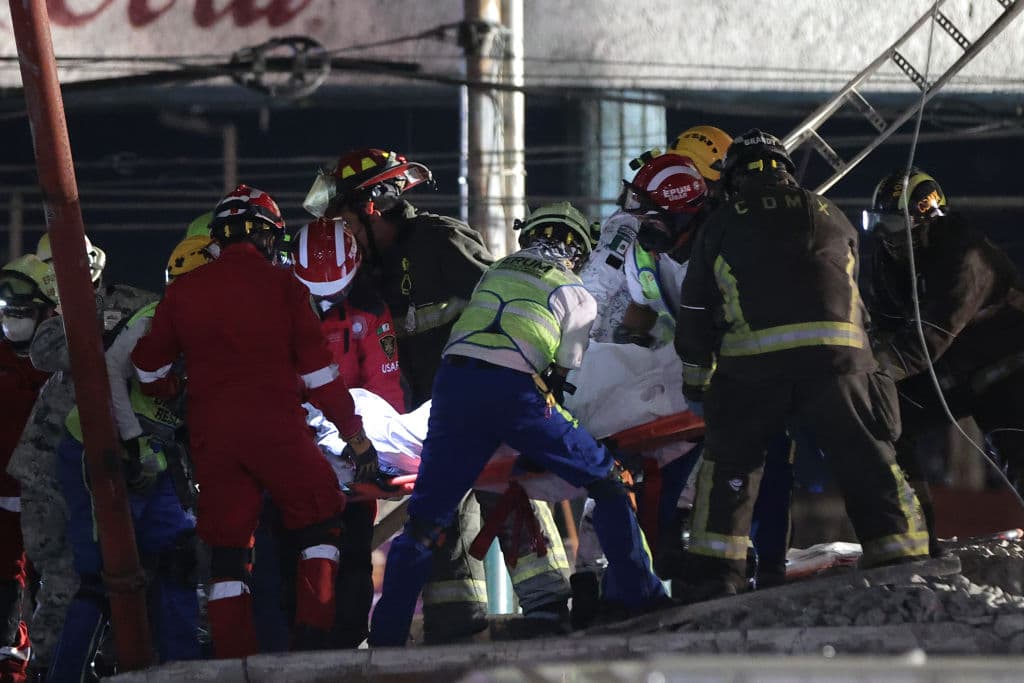 Las escenas del rescate dan la medida de
<b>lo aparatoso y complejo </b>que ha sido el accidente.