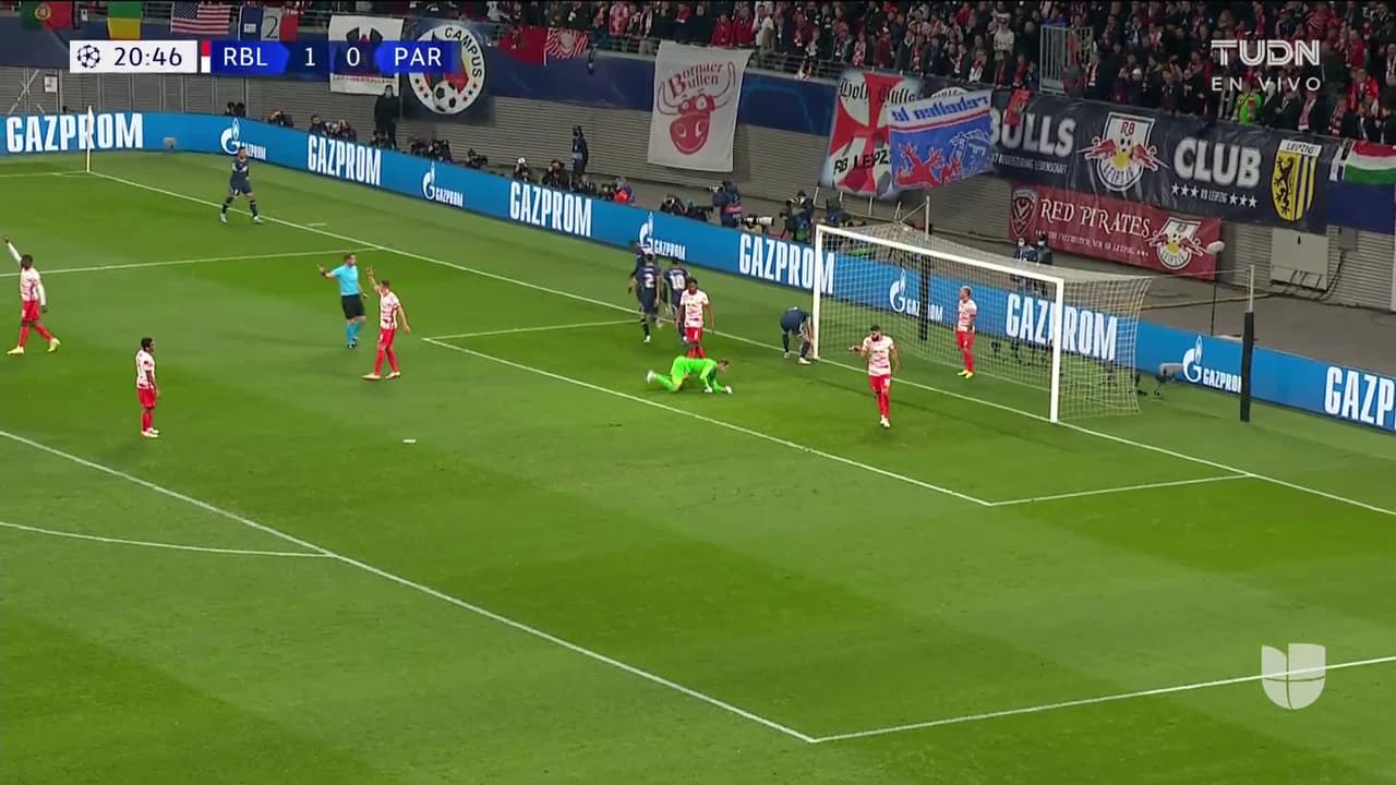¡GOL!  anota para Paris Saint-Germain. Georginio Wijnaldum
