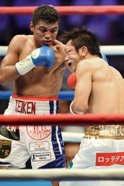 El castigo de Román González crecía mientras el japonés se iba desgastando.