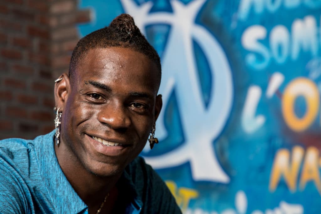 "Atacante nato, Mario Balotelli es un goleador poderoso y dotado de un gran remate", así lo describió el club campeón de Europa en 1993.