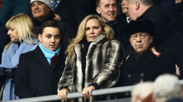 West Ham suma a exactriz porno a su directiva