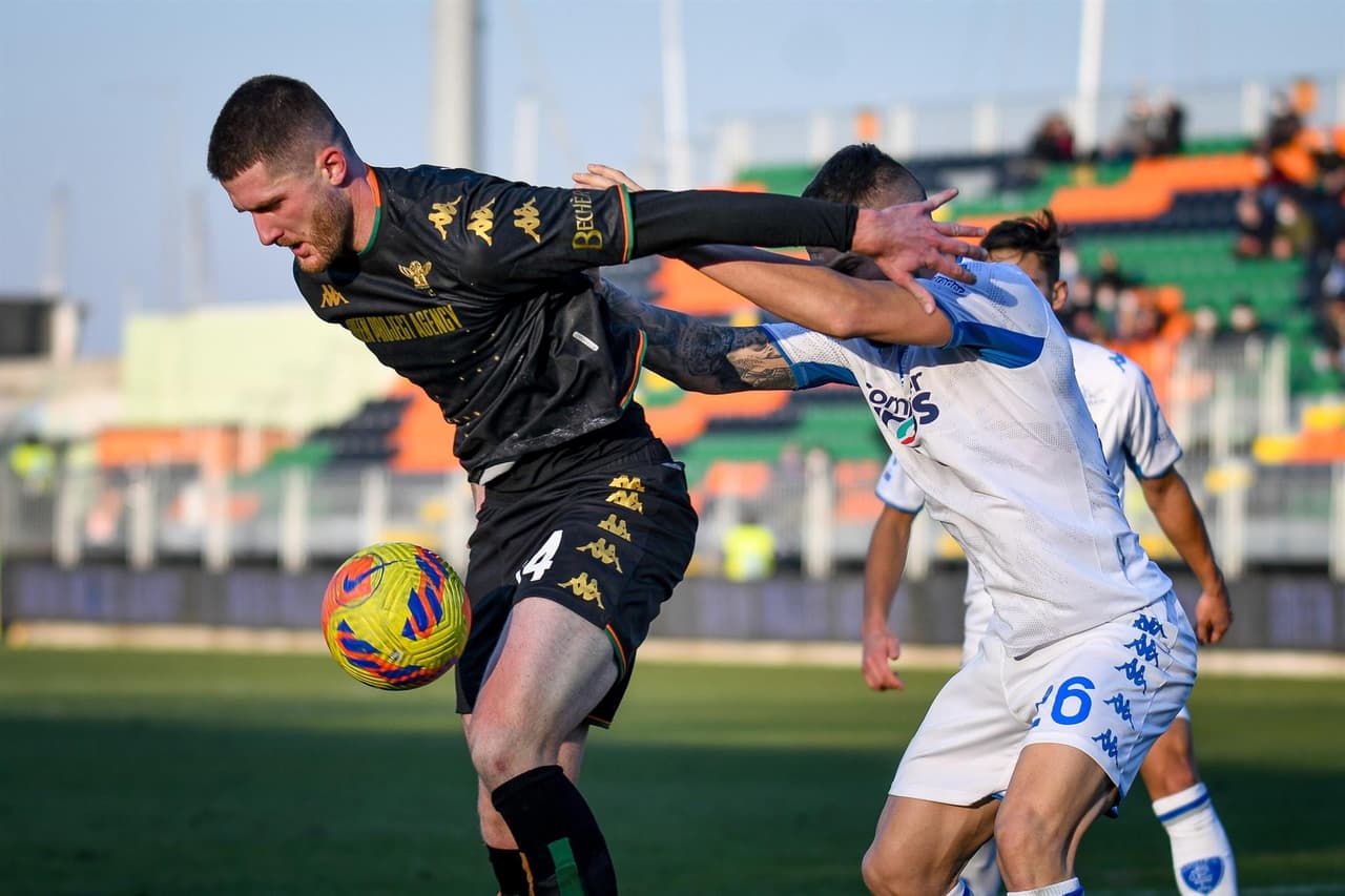 Venezia y Empoli reparten puntos tras empate 1-1 en la Serie A. Zurkowski y Okereke fueron los goleadores de la tarde.