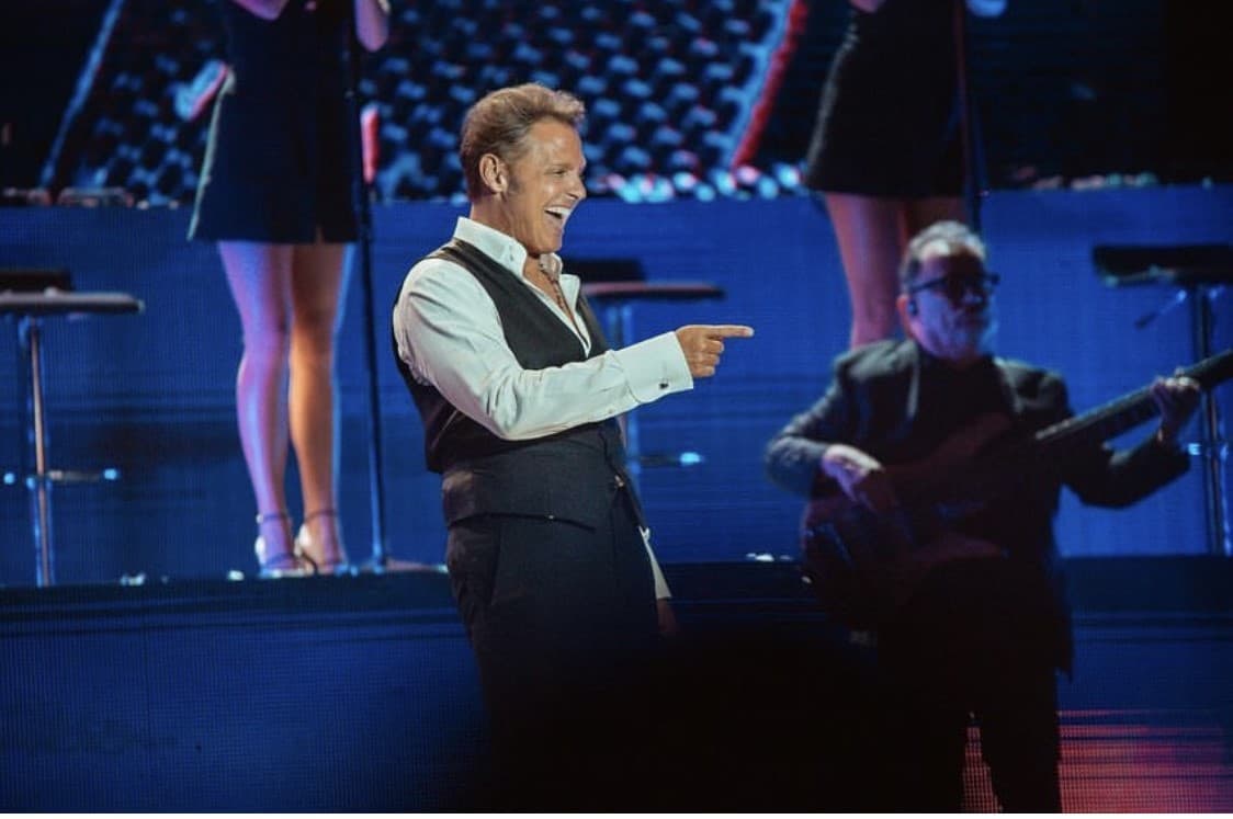 Fernández contó a El Comercio que Luis Miguel si tuvo un accidente de audio en Lima, sin embargo, este sucedió en 1993 en vez de 2005.
<br>