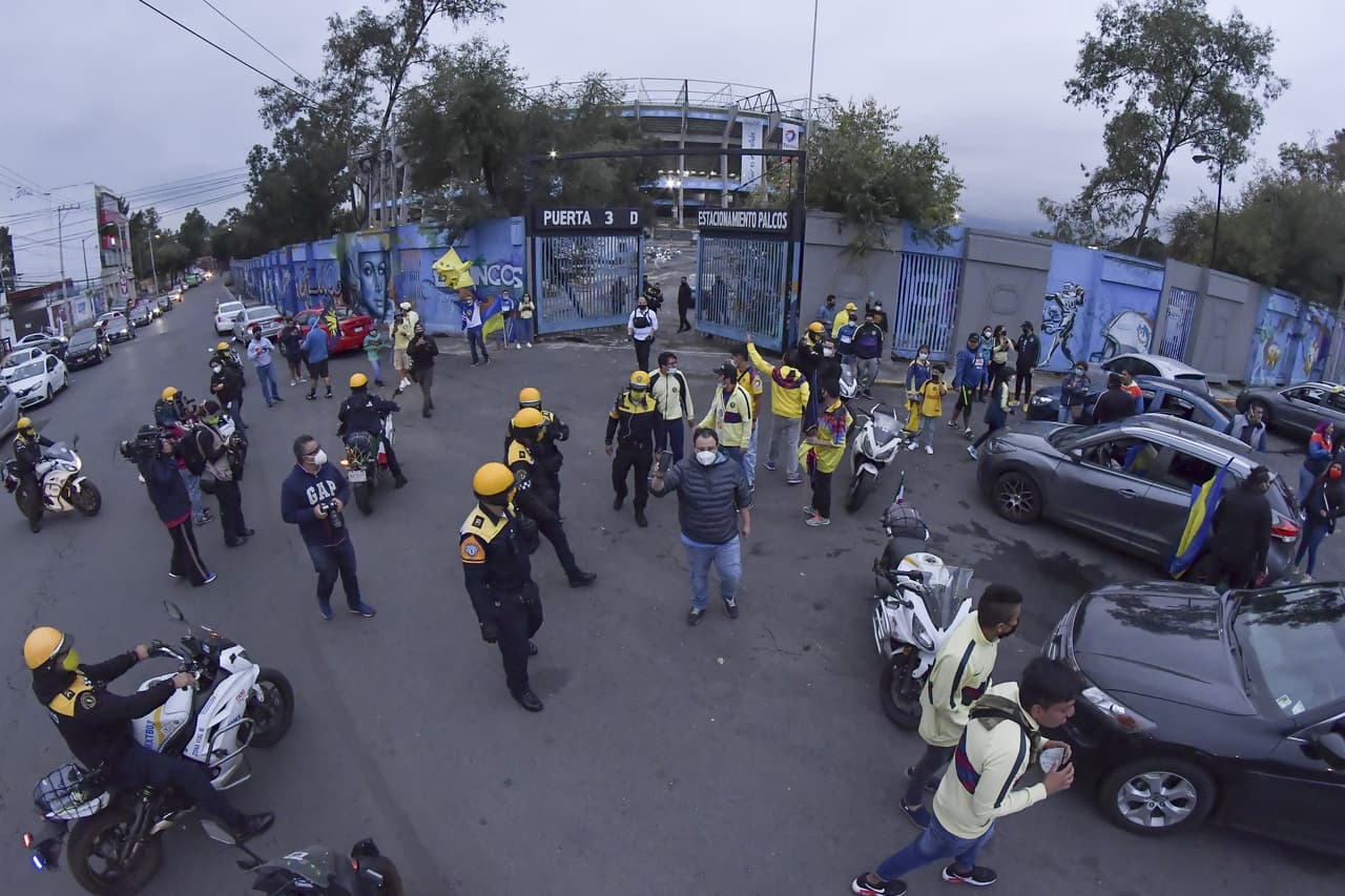 La afición se hizo presente en el Clásico Nacional | Hinchas de las Águilas olvidaron las recomendaciones del Club América y se dieron cita en el hotel de concentración y en el Azteca.