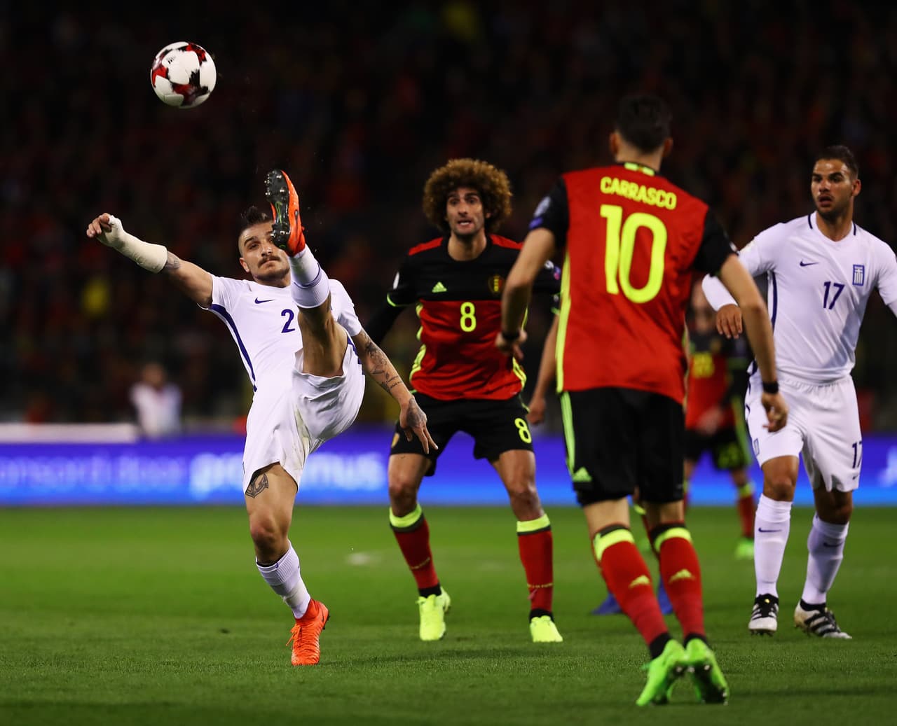 UEFA - Grupo H: el domingo, Grecia recibe a Bélgica en un partido de vital importancia por el liderato de la zona. Los griegos suman 12 unidades, siendo segundos, mientras que los belgas tienen 16 en el primer lugar. Un triunfo para los locales significará mantener distancia con Bosnia y recortarle a Bélgica.