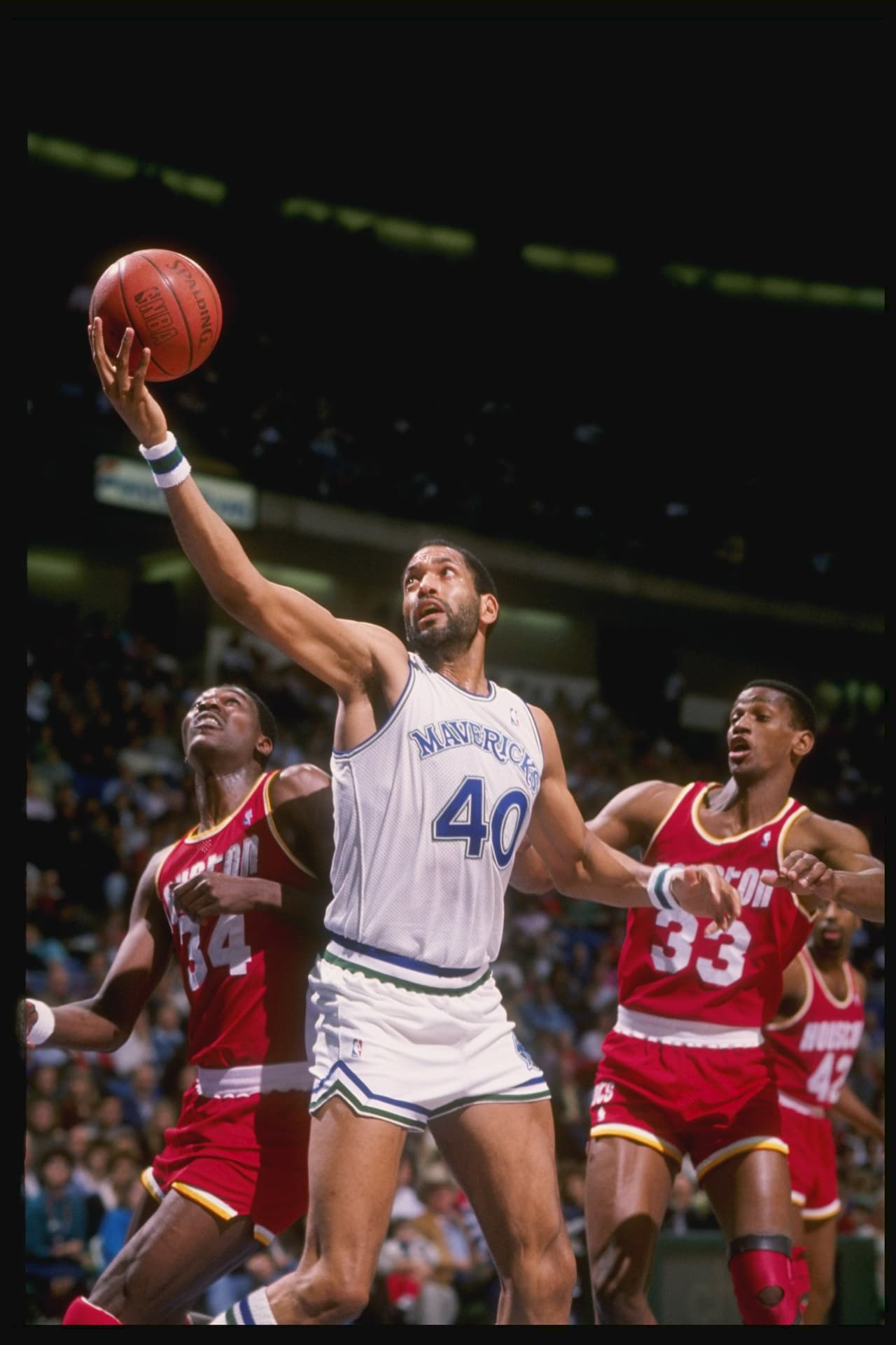 El 6 de diciembre de 1997 se volvieron a enfrentar y nuevamente el marcador favoreció a los Houston Rockets 108-106.