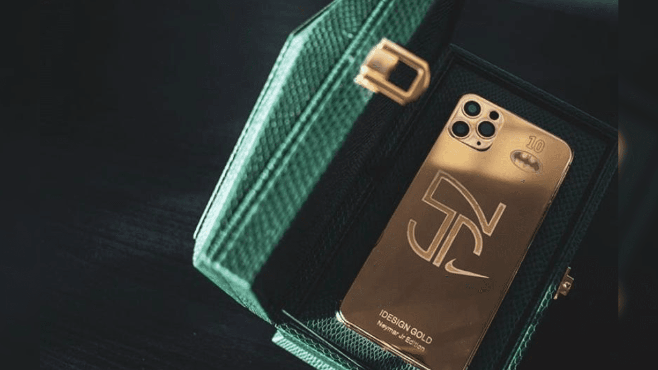 <b>Neymar Jr.</b>
<br>- Lo mismo sucedió con el brasileño Neymar Jr. 
<br>- En el caso del sudamericano aprecen las iniciales de su nombre.