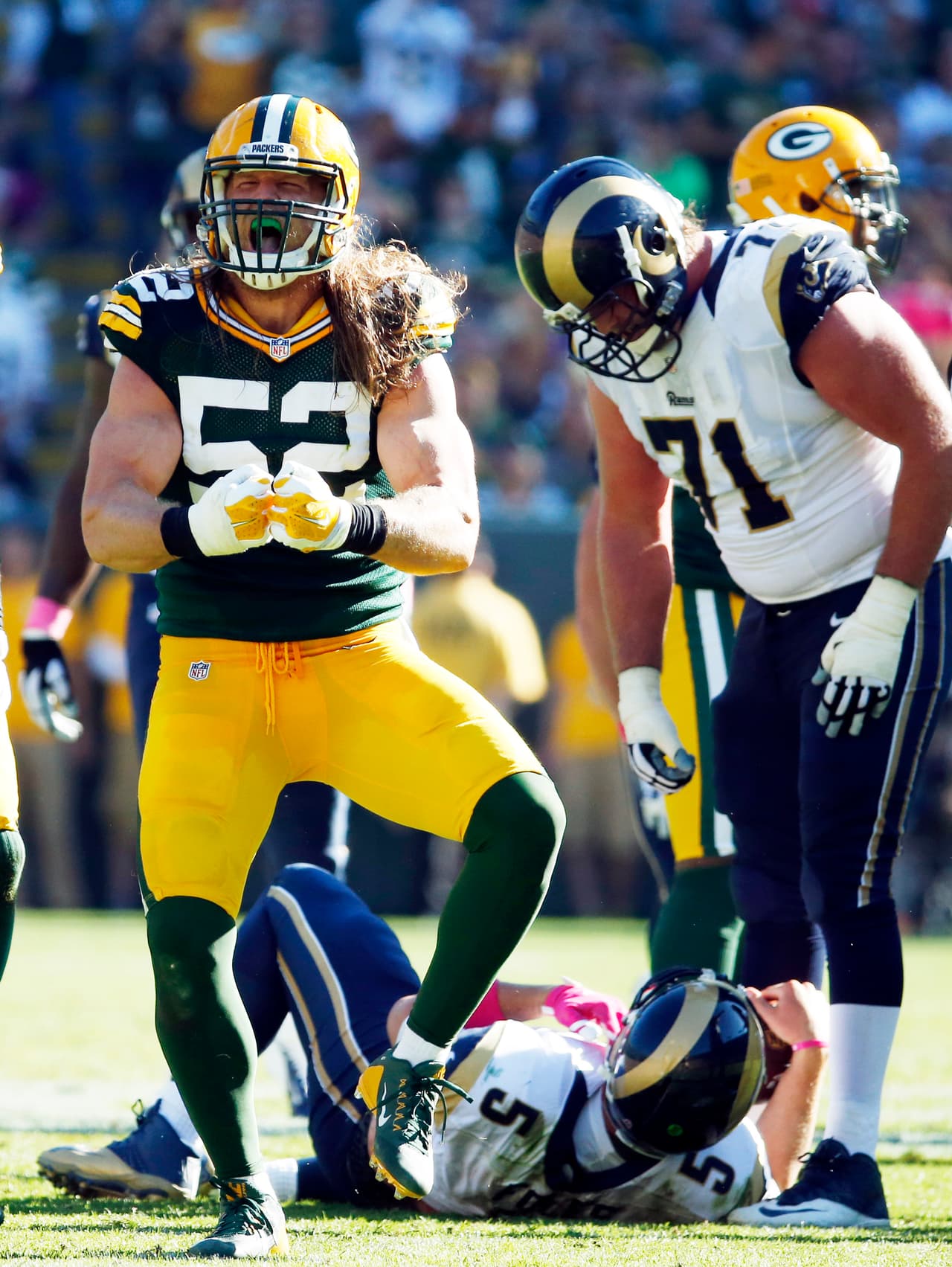 A pesar de dos rarísimas intercepciones en casa, Aaron Rodgers fue salvado por gran actuación de la defensiva para que los Packers vencieran 24-10 a los Rams, aquí las mejores imágenes (AP-NFL).
