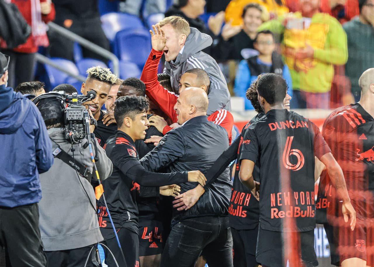 Hasta el entrenador Gerhard Struber participó de los festejos.
<br>