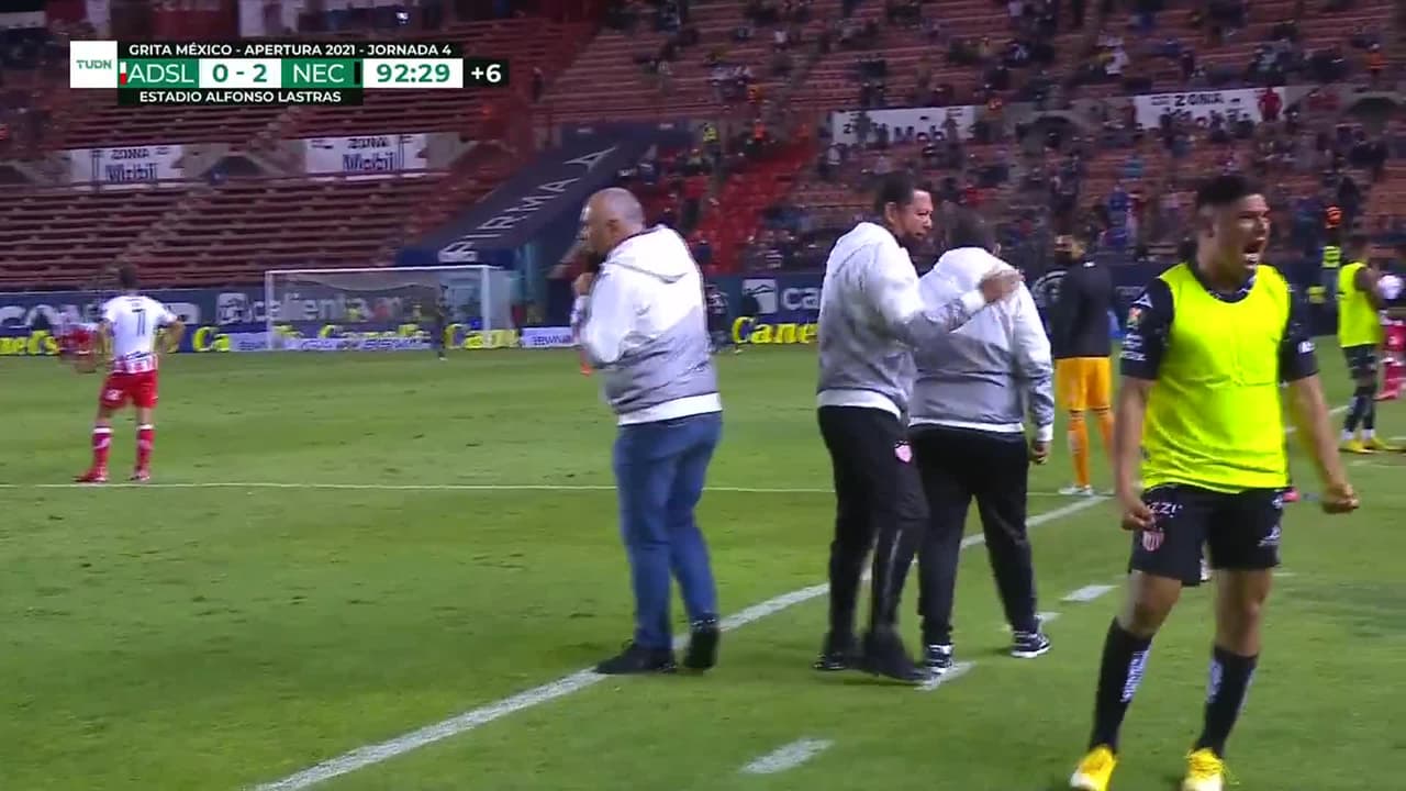 ¡GOL!  anota para Necaxa. Alejandro Zendejas