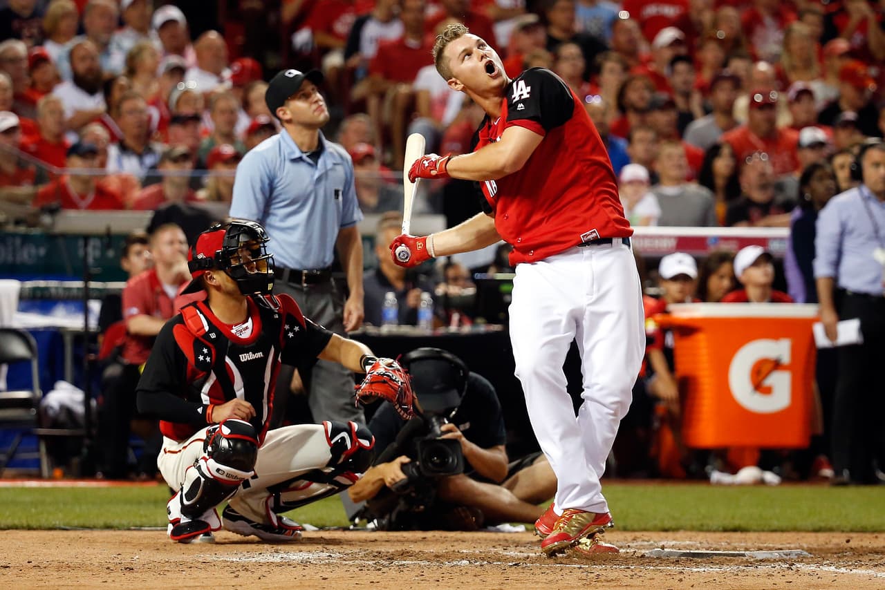 "Con los aficionados aquí no hay presión", dijo tras aceptar su trofeo como campeón y recibir una última ovación.