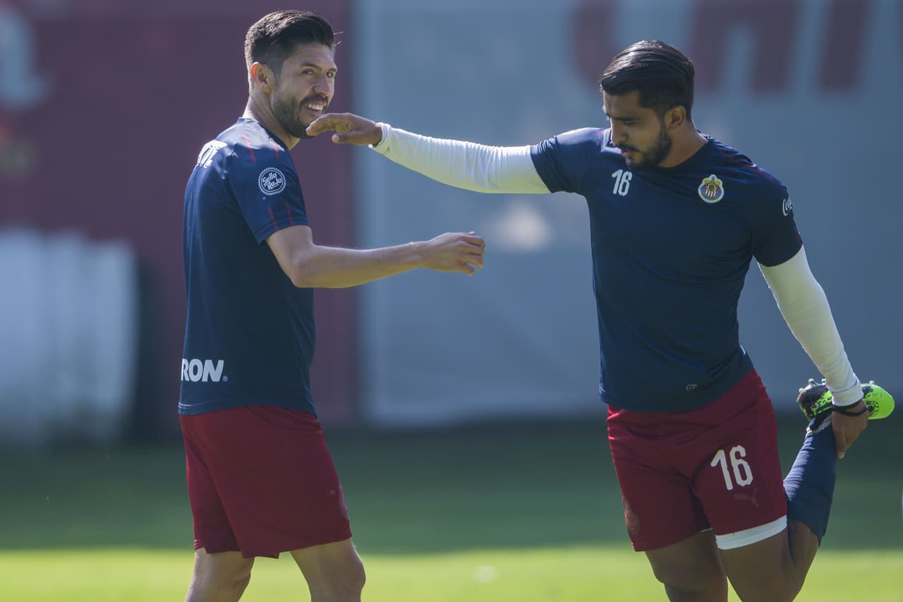 Con su más reciente contratación ya integrado de lleno a la disciplina del director técnico Tomás Boy, el repatriado desde Portugal Antonio Briseño, las Chivas del Guadalajara tuvieron otra intensa sesión de entrenamiento de cara a la próxima temporada de la Liga MX, en la cual hay un doble compromiso por eludir el tema del descenso y por reconquistar a una afición desencantada.