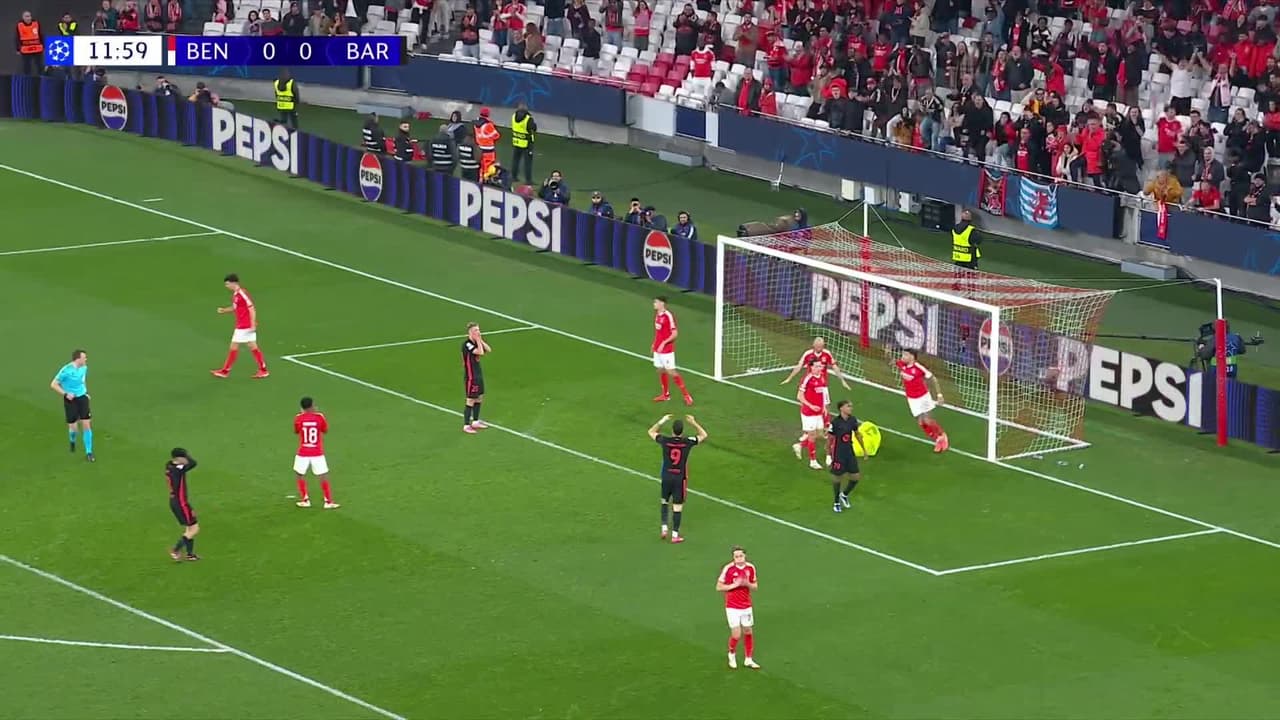 ¡TIRO ATAJADO! disparo por Dani Olmo.