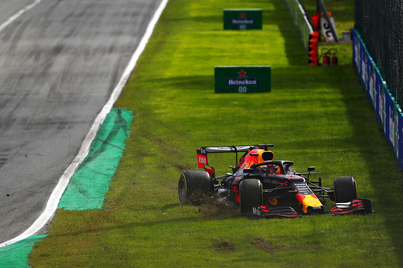 Max Verstappen sale de la pista.