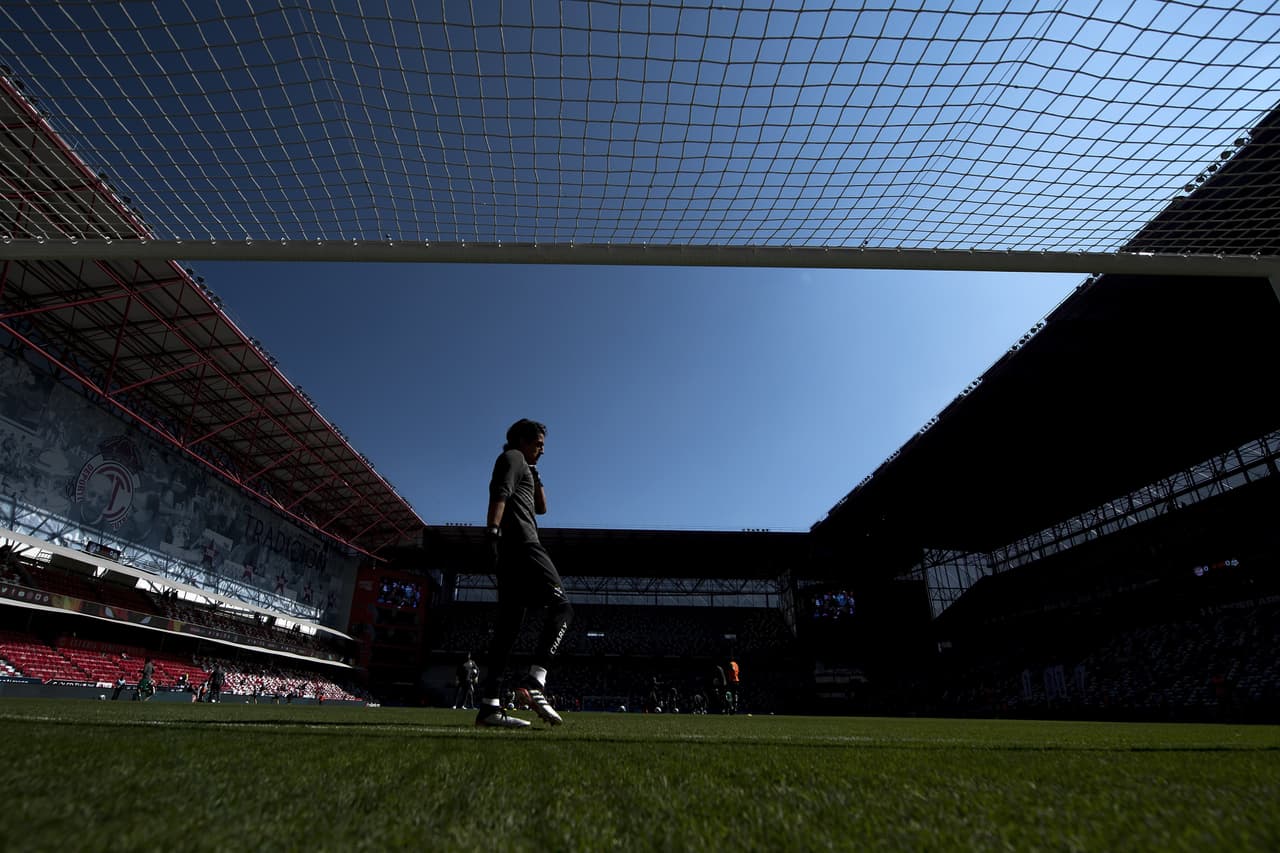 Toluca
<b> 2-2 </b>Santos