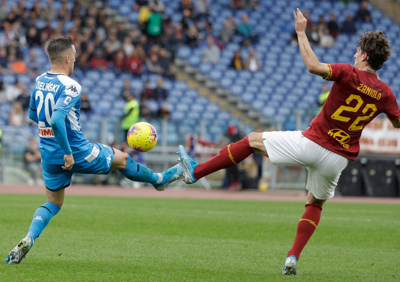 Para Roma anotaron Zaniolo (19’) y, de tiro penal, Veretout (55’). Milik (72’) descontó para los visitantes. Napoli recibirá el 5 de noviembre a Salzburg en partido de Champions League.