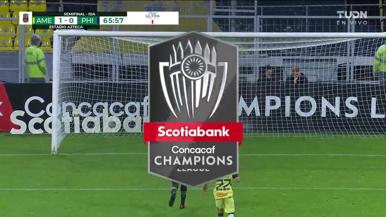 ¡TIRO ATAJADO! disparo por Roger Martínez.