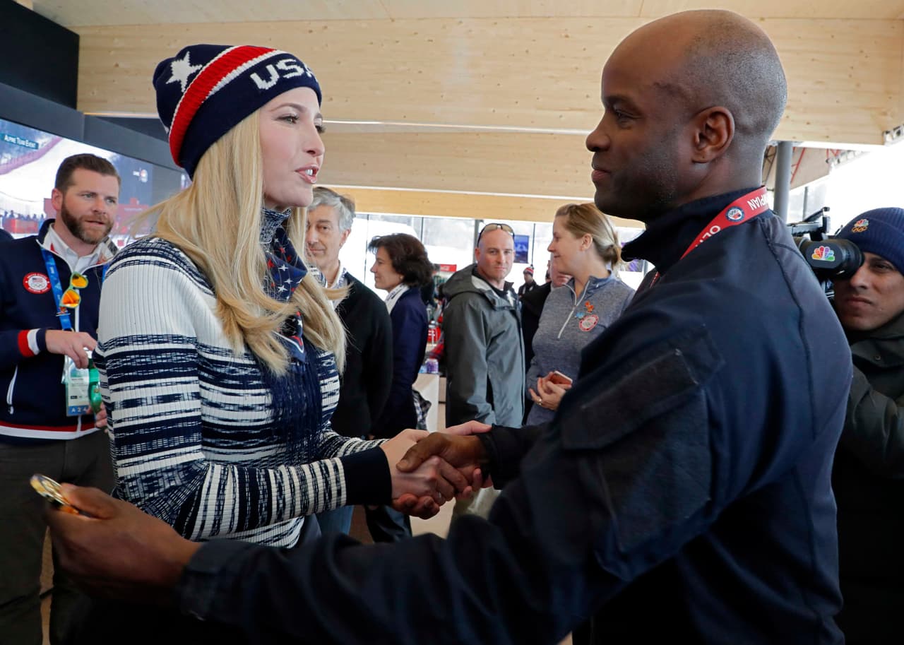 La hermosa Ivanka Trump, hija del presidente de Estados Unidos, Donald Trump, fue centro de atención en Pyeongchang 2018, donde brilló por su belleza y buen ánimo como espectadora y con los atletas.