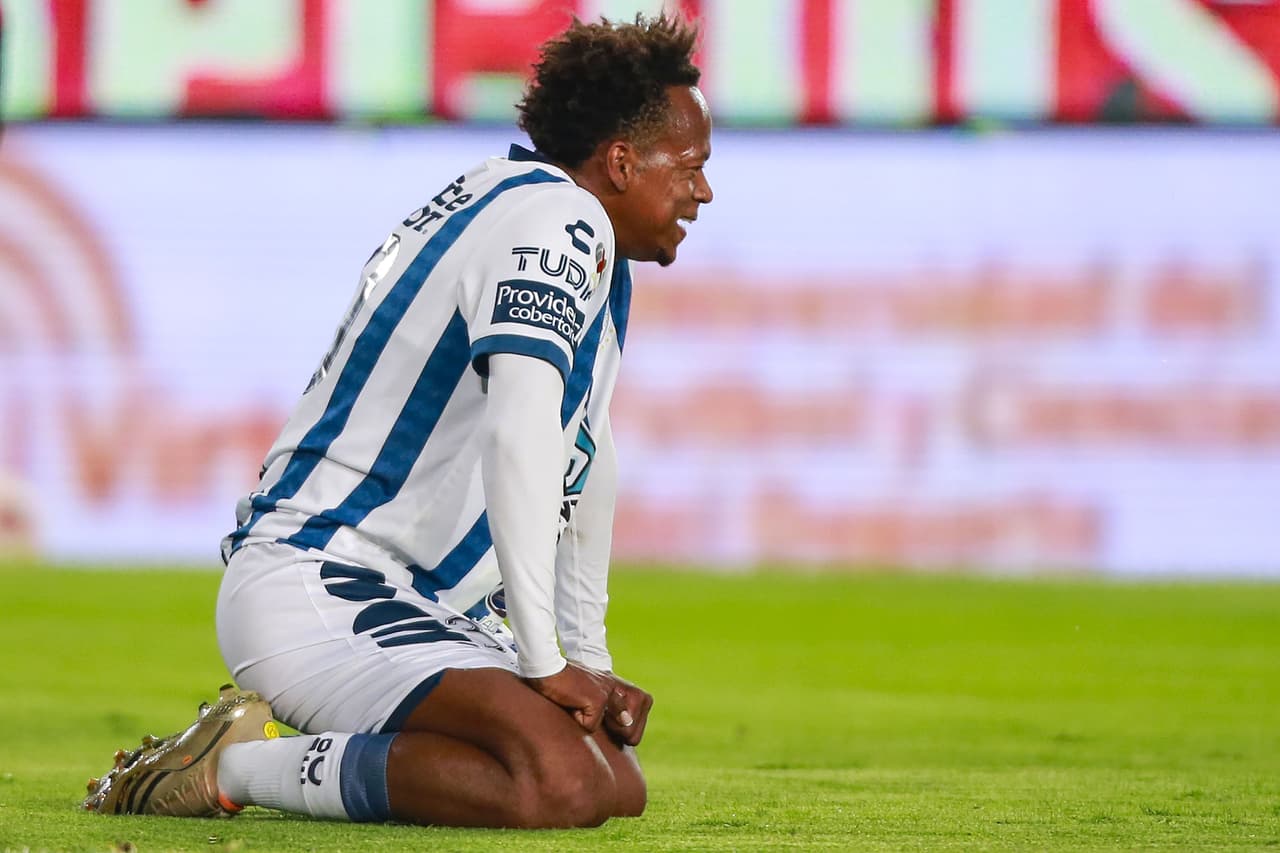 Pachuca perdonó a Xolos y hasta se dio el lujo de fallar un penal por conducto de Nico Ibáñez. El punto le alcanzó para recuperar el liderato por la diferencia de goles.