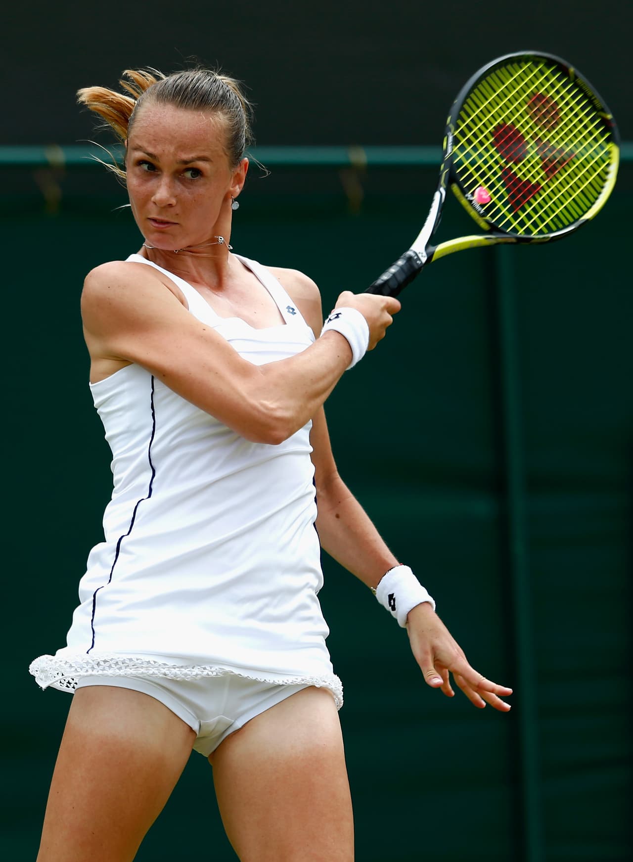 Sin embargo, una Top-10, la rusa Ekaterina Makarova cayó por sorpresa ante la eslovaca Magdalena Rybarikova.