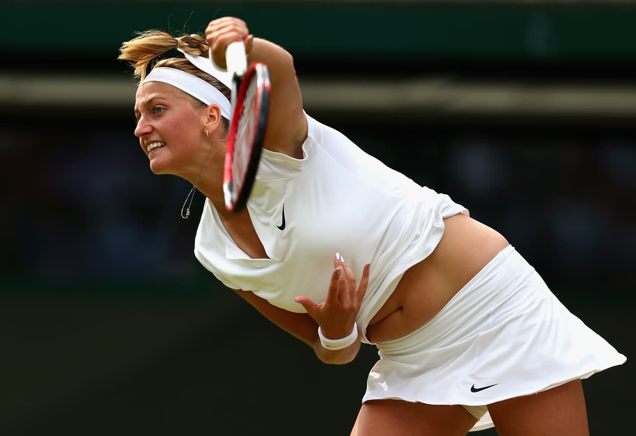 En el cuadro femenino, la vigente campeona, la checa Petra Kvitova, venció sin problemas a la japonesa Kurumi Nara, al igual que la danesa Caroline Woznicki, quinta cabeza de serie, batió a la checa Denisa Allertova.