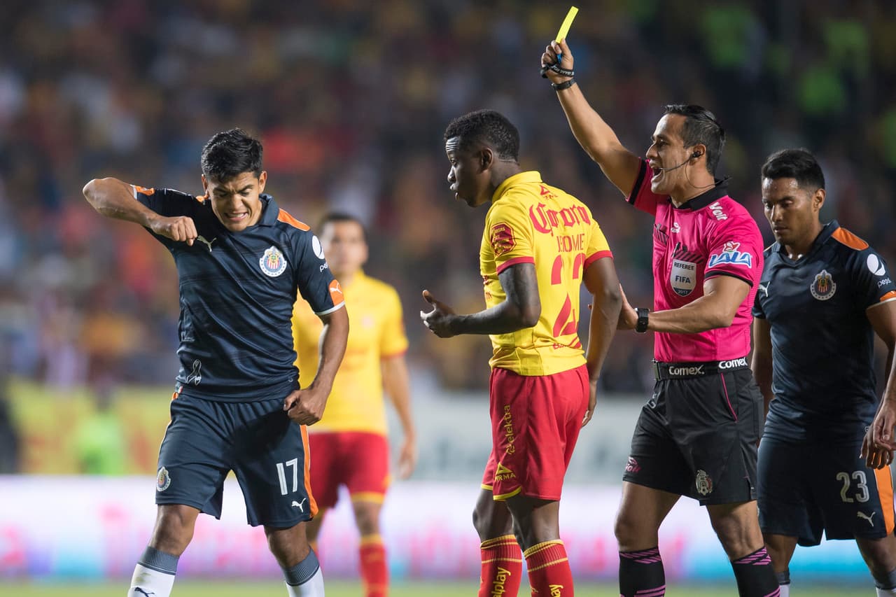 Jesús Sánchez fue el único jugador de Chivas en ser pintado de amarillo.