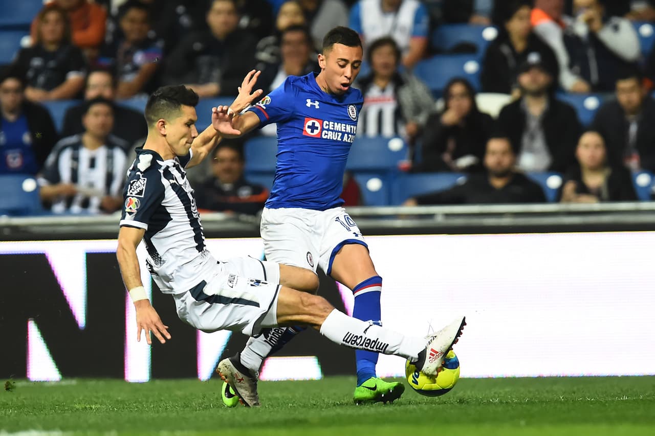 En los primeros 30 minutos los equipos se fueron estudiando y aunque hubo llegadas, ninguna fue clara.