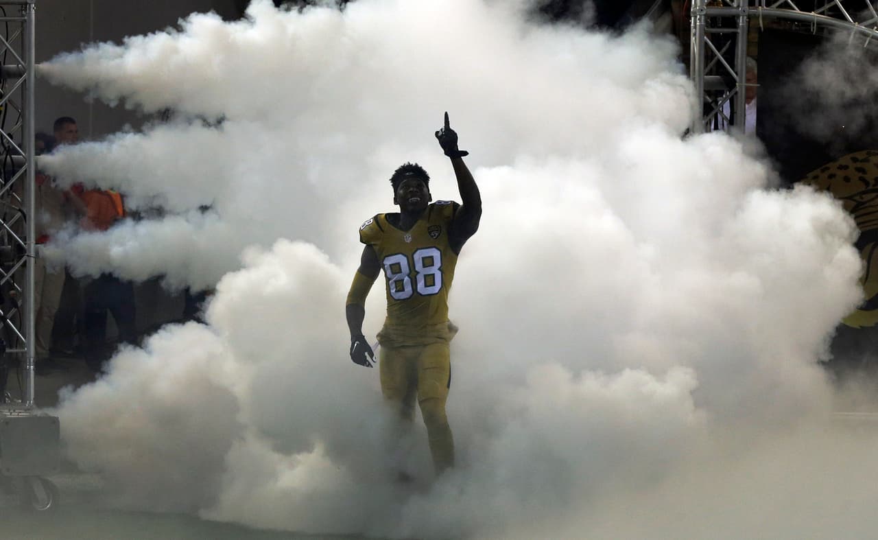 Los Jacksonville Jaguars vencieron 19 - 13 a los Tennessee Titans por lo que colocaron 4 - 6 en la pelea por la División Sur de la AFC.