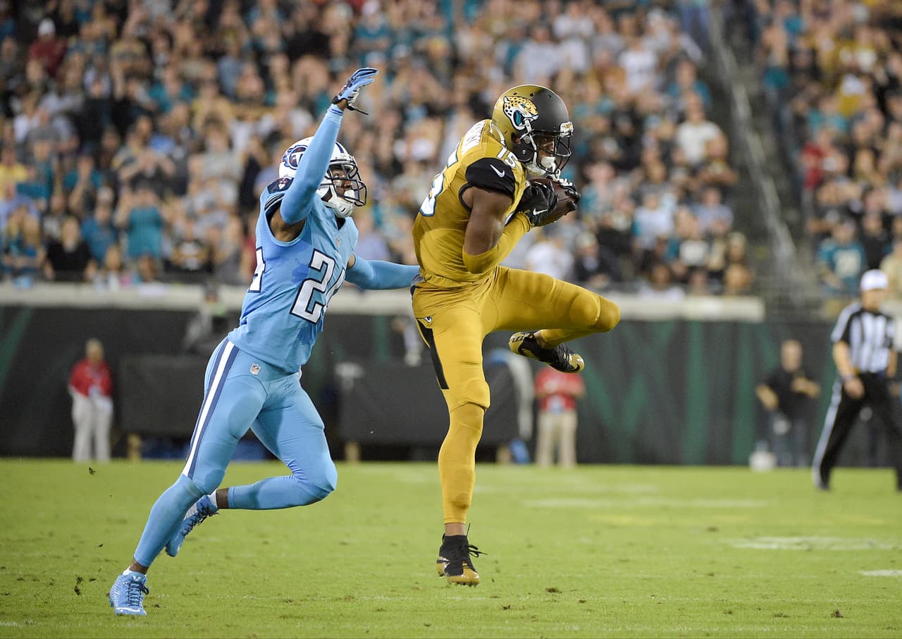 Los Jacksonville Jaguars vencieron 19 - 13 a los Tennessee Titans por lo que colocaron 4 - 6 en la pelea por la División Sur de la AFC.