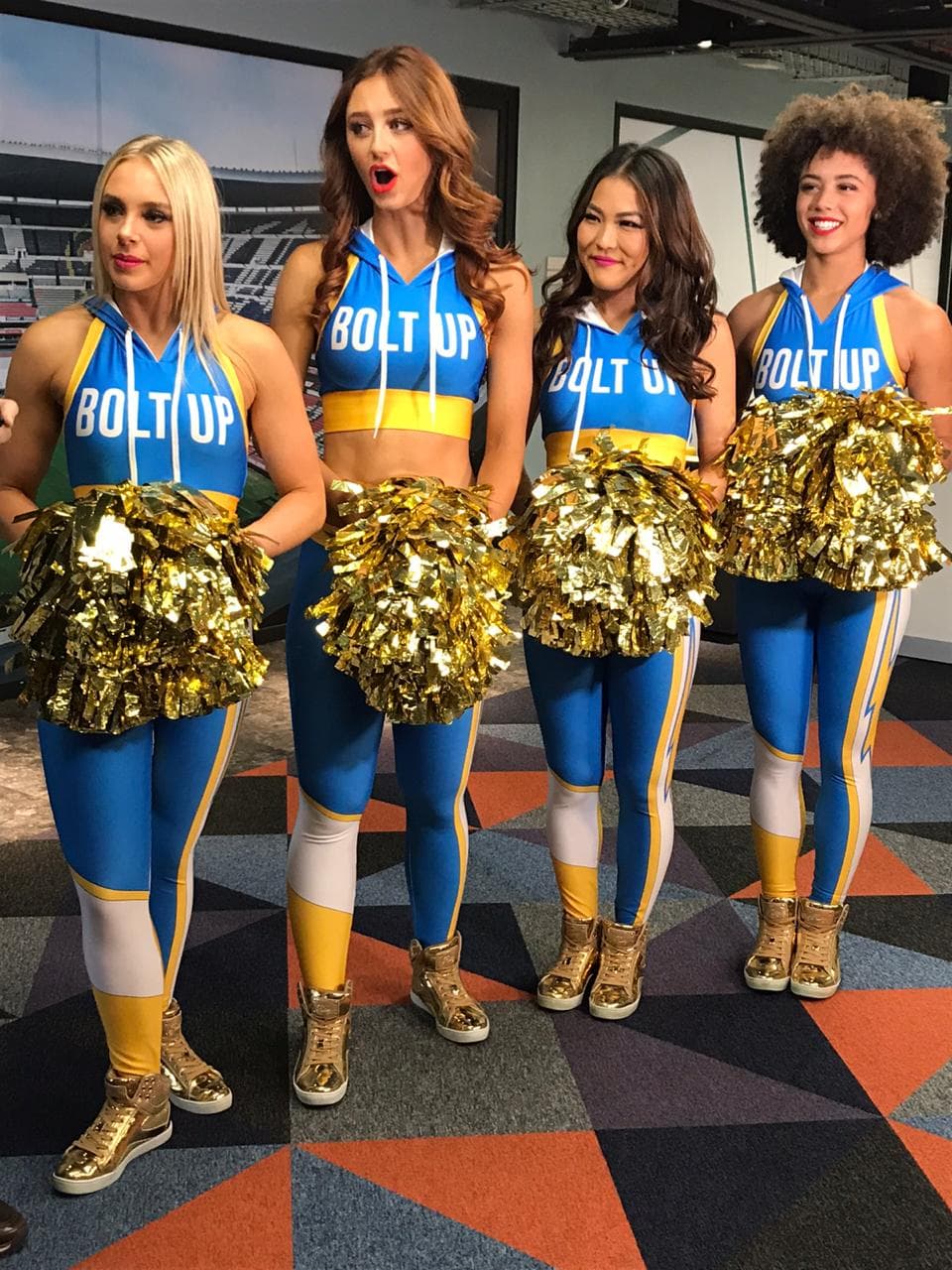 Esta mañana TUDN recibió una visita especial tras contar con la presencia de las Cheerleaders de Los Angeles Chargers.