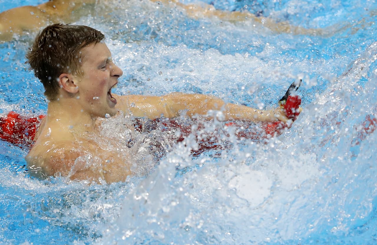 El nadador Adam Peaty (Gran Bretaña) ganó el oro y estableció un nuevo récord mundial en la categoría de 100 metros estilo pecho.
<br>