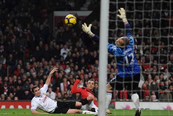 Este gol de Bervatov es uno de los tres que Manchester United le hizo al Burnley para seguir la estela del Chelsea.