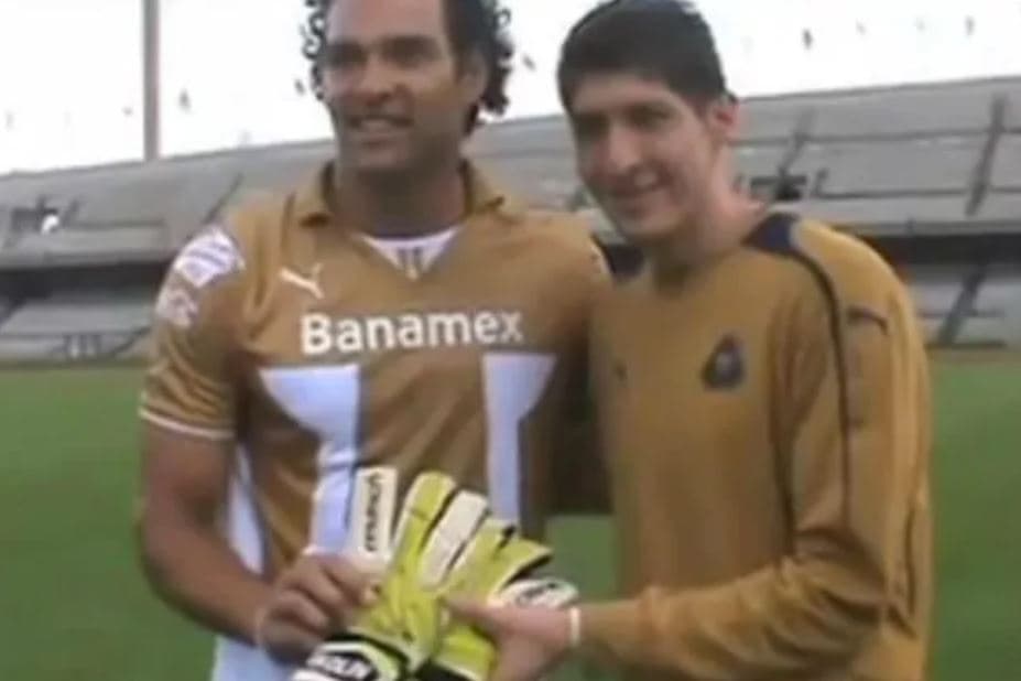 Mark Sánchez, de la NFL a CU, otro aficionado de Pumas muy reconocido.