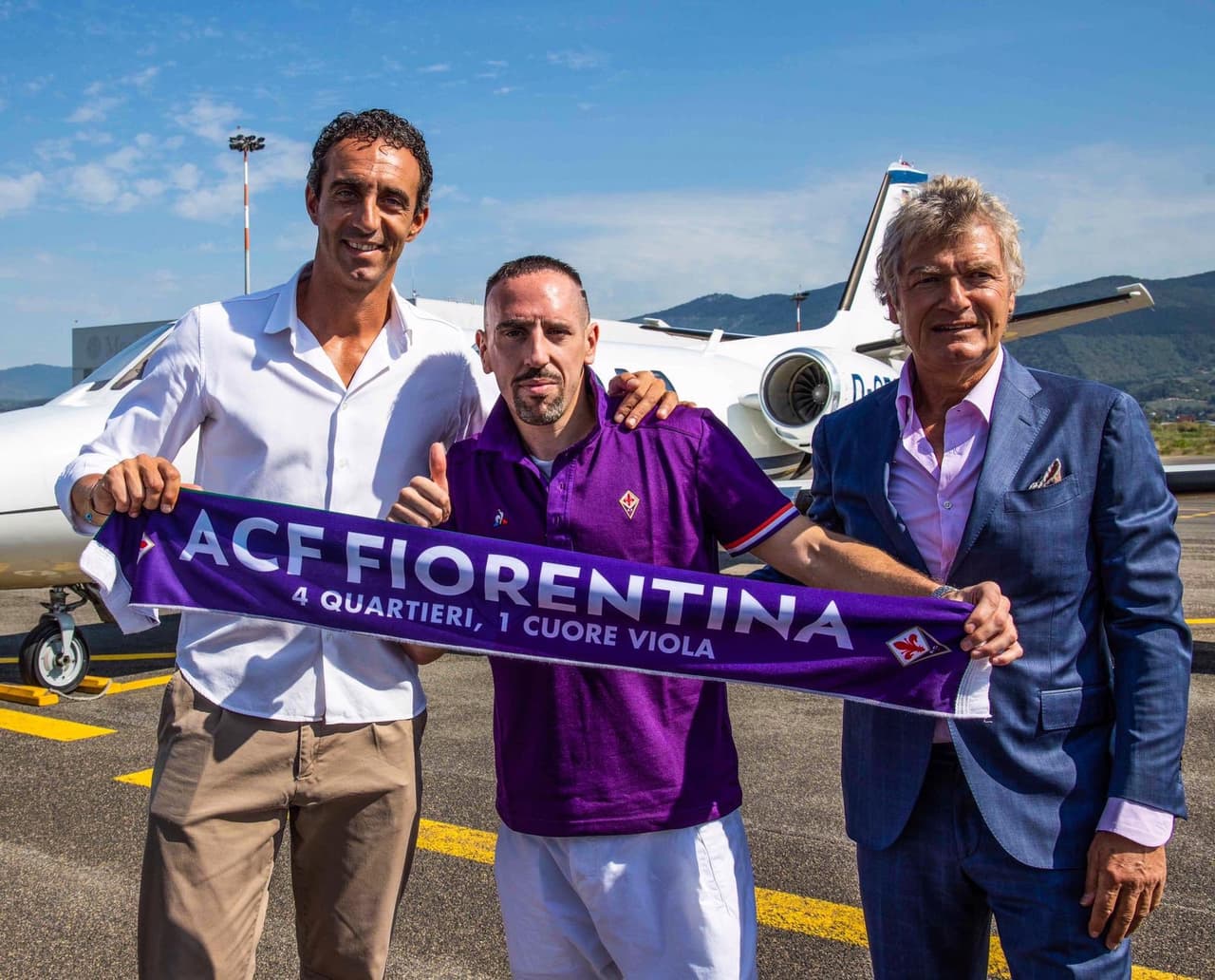 Franck Ribéry es el nuevo jugador de la Fiorentina. Ha firmado en el club italiano por dos años.
<br>