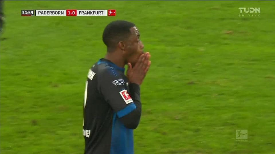 Tiro desviado de Christopher Antwi-Adjei