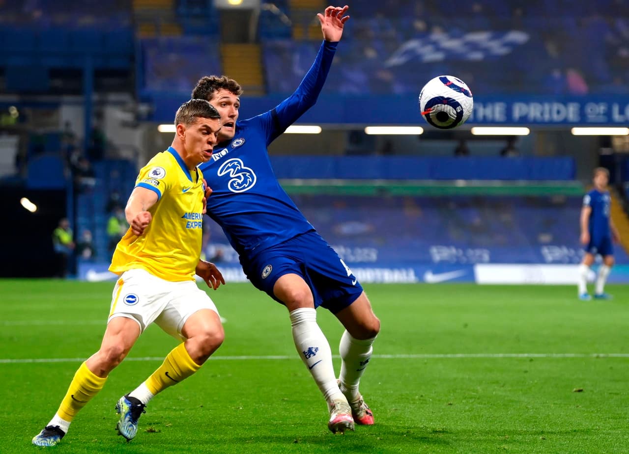 Brighton y Chelsea reparten puntos en Londres durante la Jornada 32 de la Premier League. El partido se empató 0-0 y hubo una tarjeta roja para los de Albion al minuto 92 del encuentro. Los 'Blues' sorprendieron a fanáticos con la noticia de estar fuera de la ya polémica Superliga Europea.
