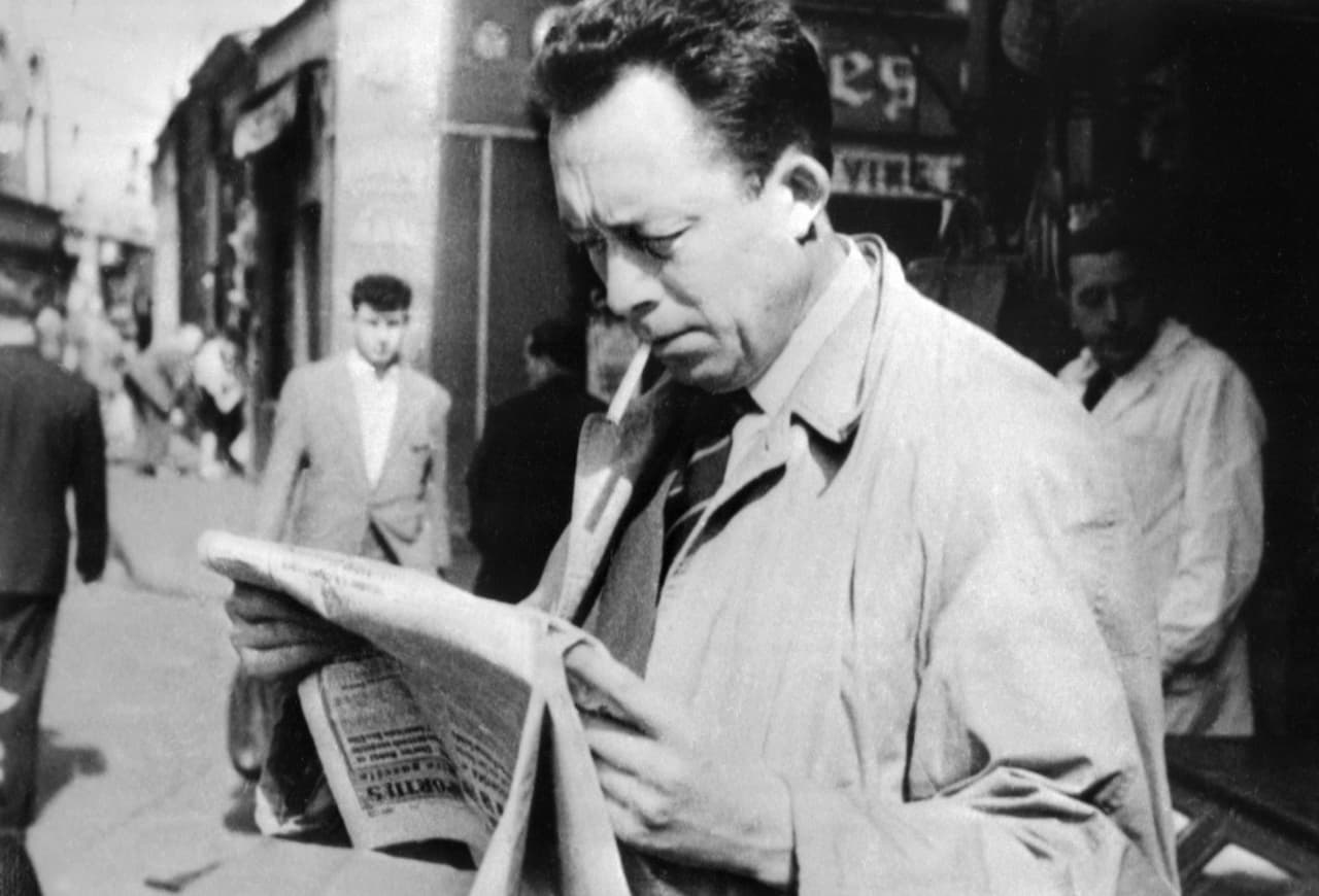 En obras como
<b>'El Extranjero' y 'El Mito de Sísifo,'</b> Camus intentó reconciliar a Francia y Argelia tras siglos de colonialismo francés. Además, fue un amante del fútbol.