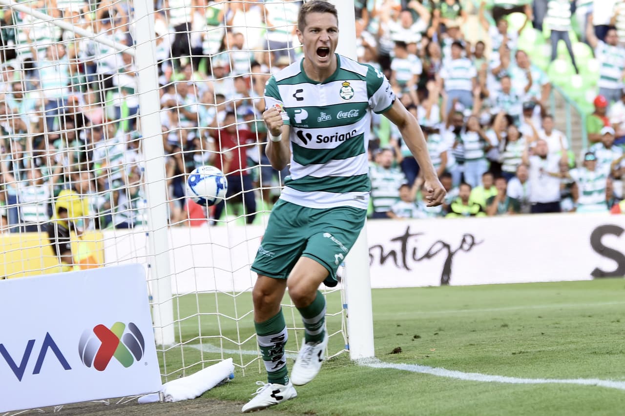 Después de una gran jugada colectiva por parte de Castillo, apareció Julio Furch para desviar la trayectoria del balón y marcar el 2-0 al minuto 29.