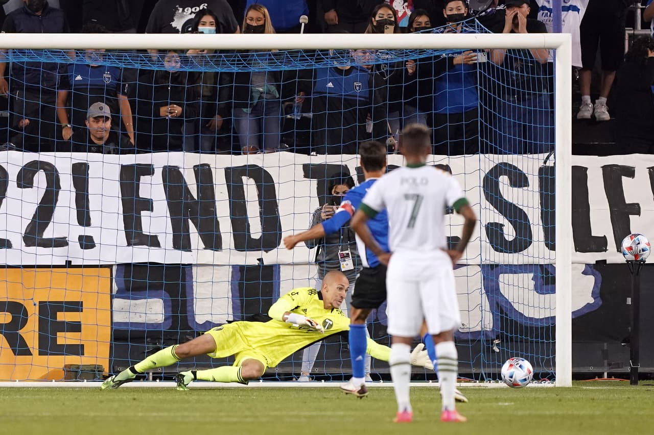 La portería queda para Logan Ketterer, arquero suplente de Portland Timbers, que atajó un penal a Chris Wondolowski.
<br>
