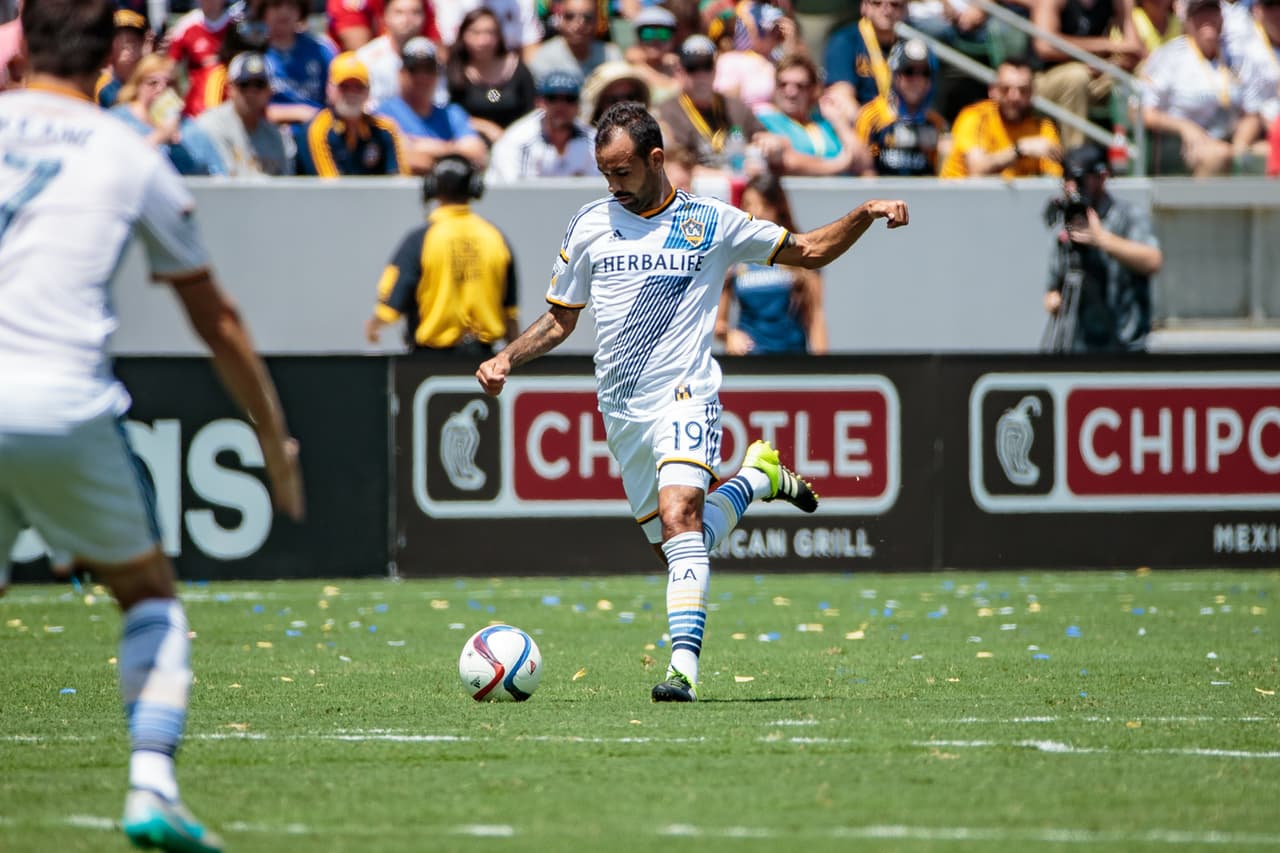 El brasileño Juninho fue otro de los baluartes del Galaxy en el medio sector.