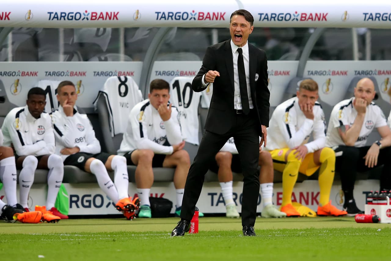 Muy temprano, Frankfurt celebró contra el poderosos Bayern Munich.
