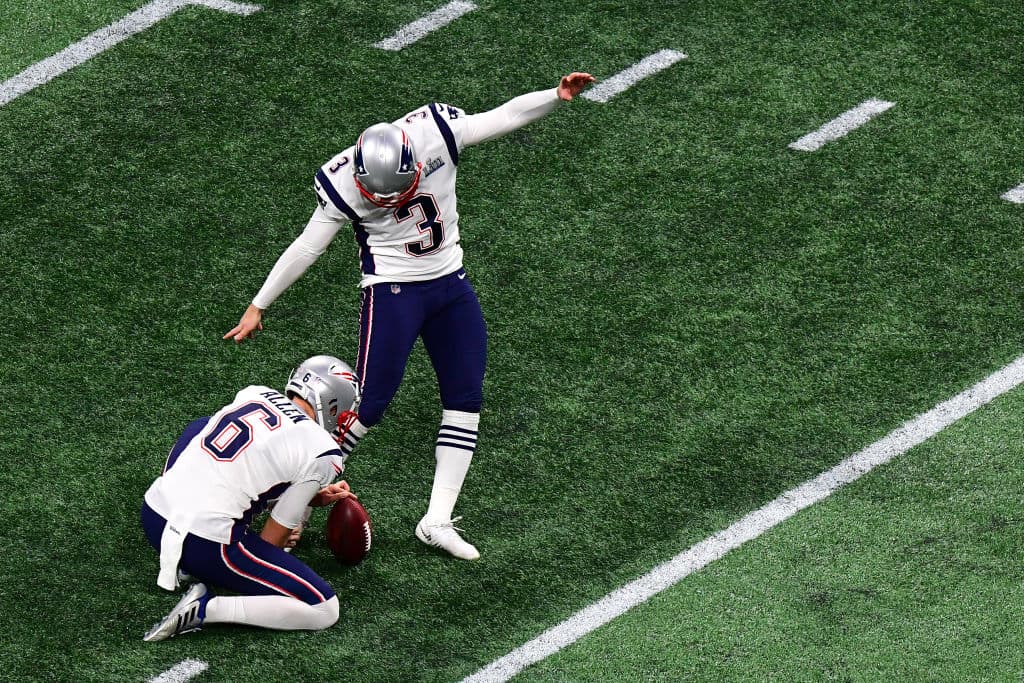 Y cuando restaban 10:29 en el segundo cuarto, por fin se rompió el cero en el marcador. Gostkoswki, esta vez, no falló y conectó un gol de campo de 42 yardas para poner 3-0 arriba a los Patriots.