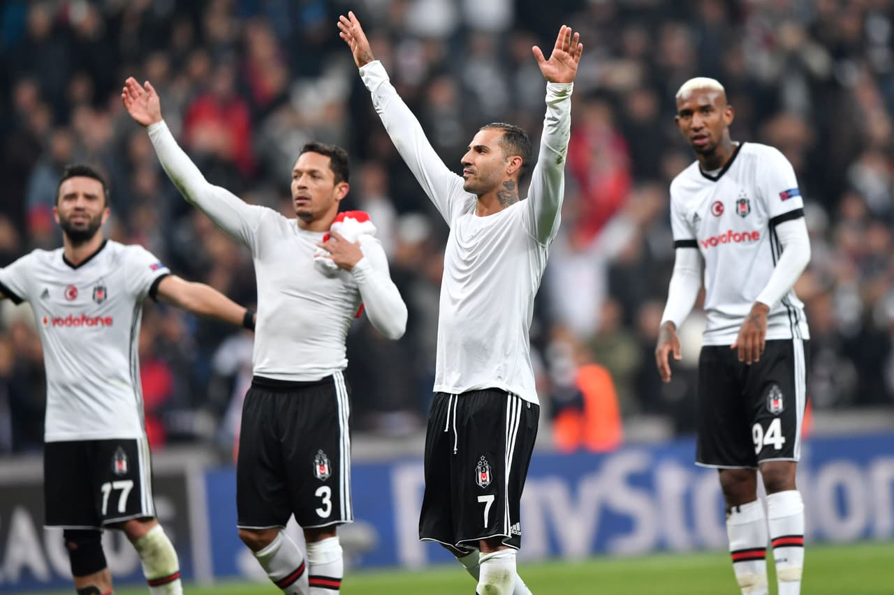 Sin embargo, Besiktas empató 1-1 y quedó como líder con 10 puntos, casi clasificado a octavos de final y con cuatro puntos de diferencia sobre el segundo.