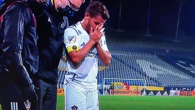 ¡Alerta, Tri! Jona dos Santos se lesiona en triunfo de Galaxy